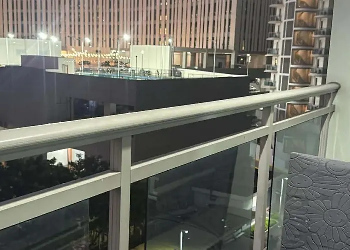 1 Bedroom Cityscape Azure *